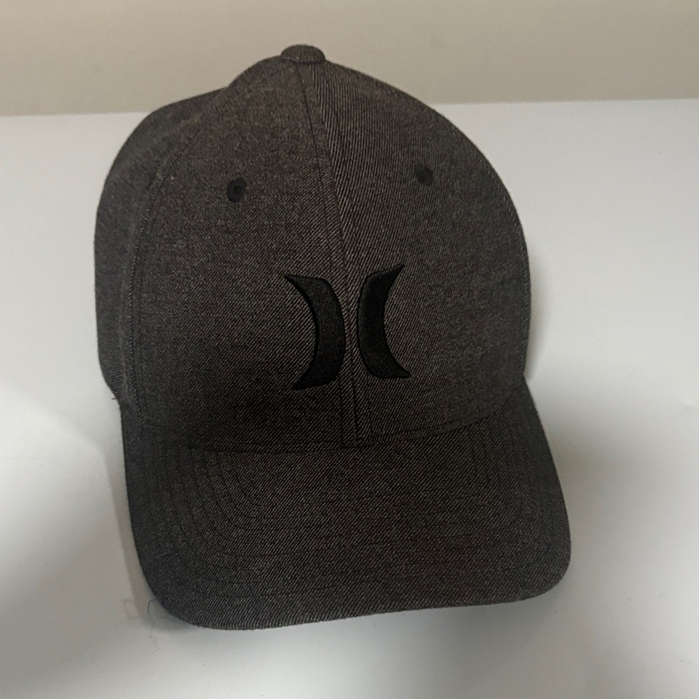 Men Hurley Icon Flexfit hat in a grey heather color with a black